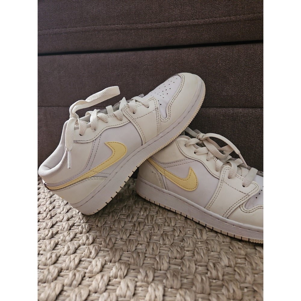 Nike Air Jordan 1 Low GS Sneakers Youths Girls Size 4